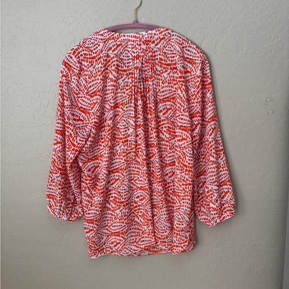 Large NYDJ Red & White Blouse W 3/4 Length Sleeves Timeless Classic Flattering - Picture 2 of 4